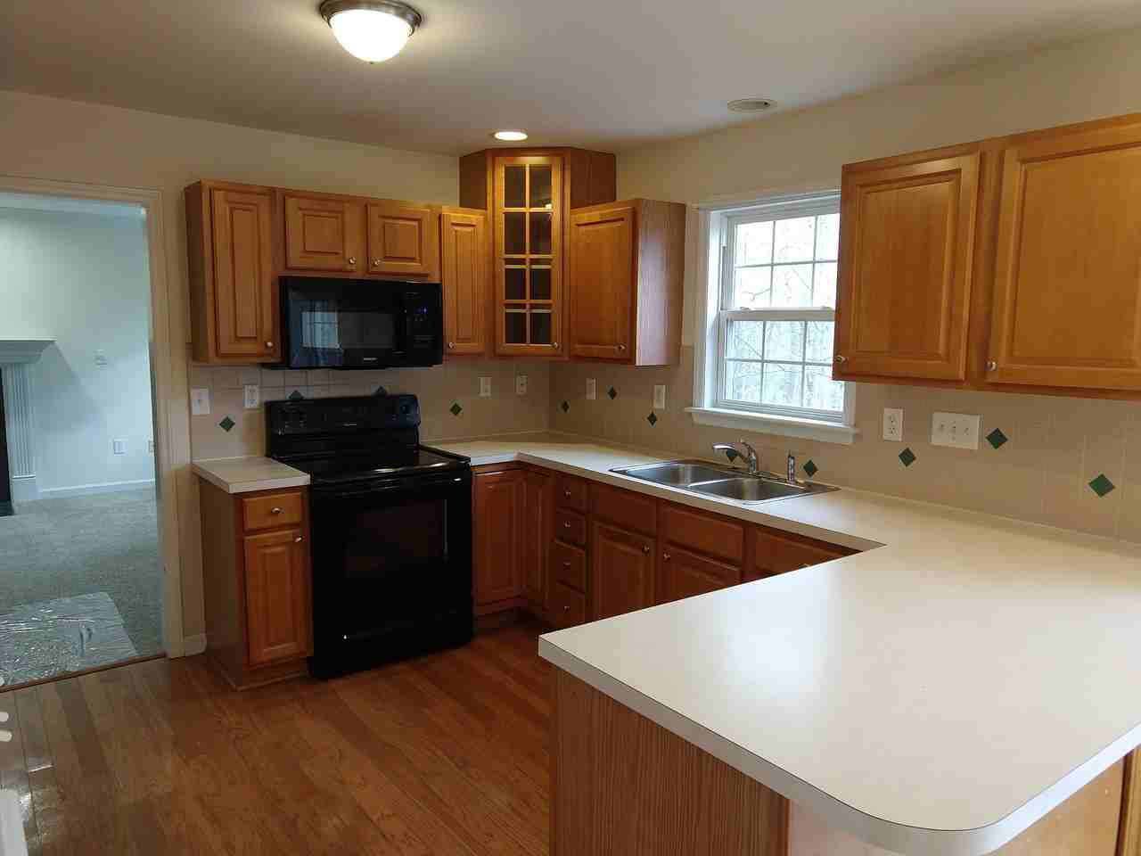 136 Trafalgar Ln - Photo 6 of 31