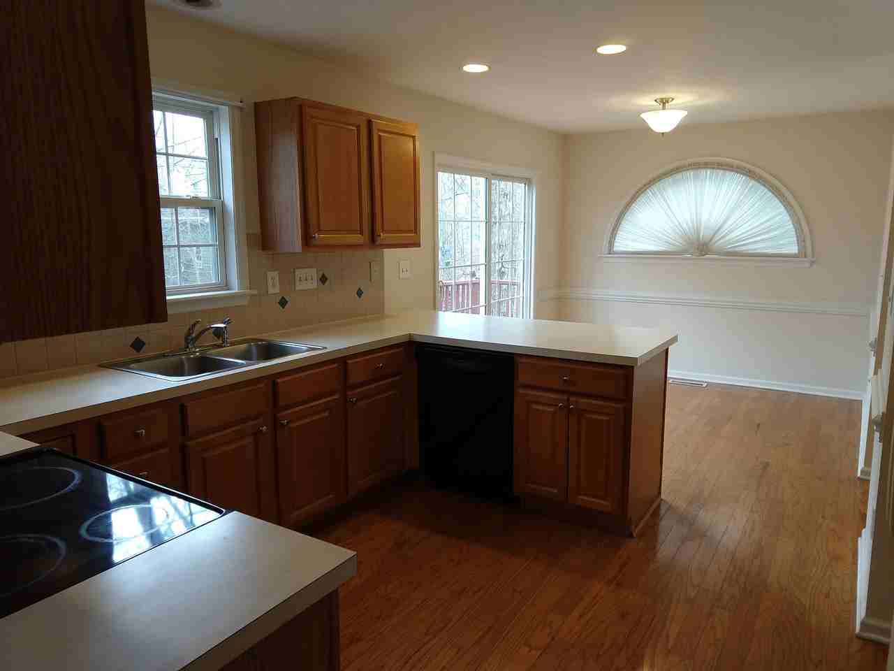 136 Trafalgar Ln - Photo 7 of 31