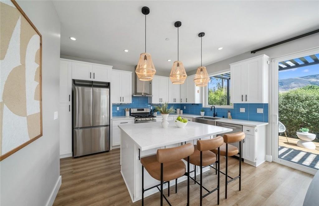 3059 Rockview Pl - Photo 3 of 26