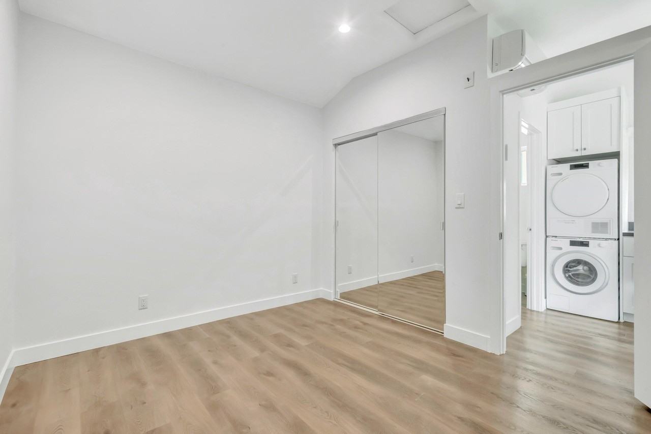 18343 Bessemer St - Photo 2 of 25