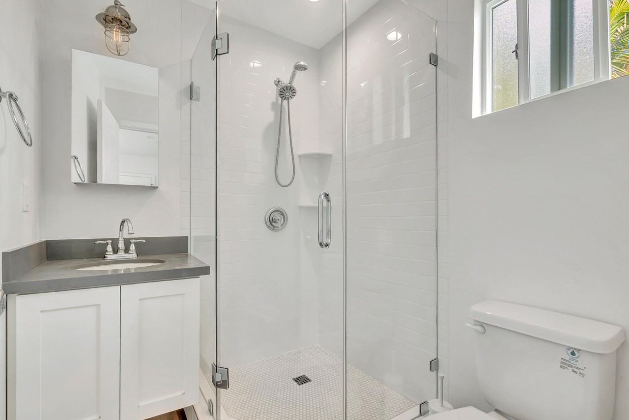 18343 Bessemer St - Photo 3 of 25