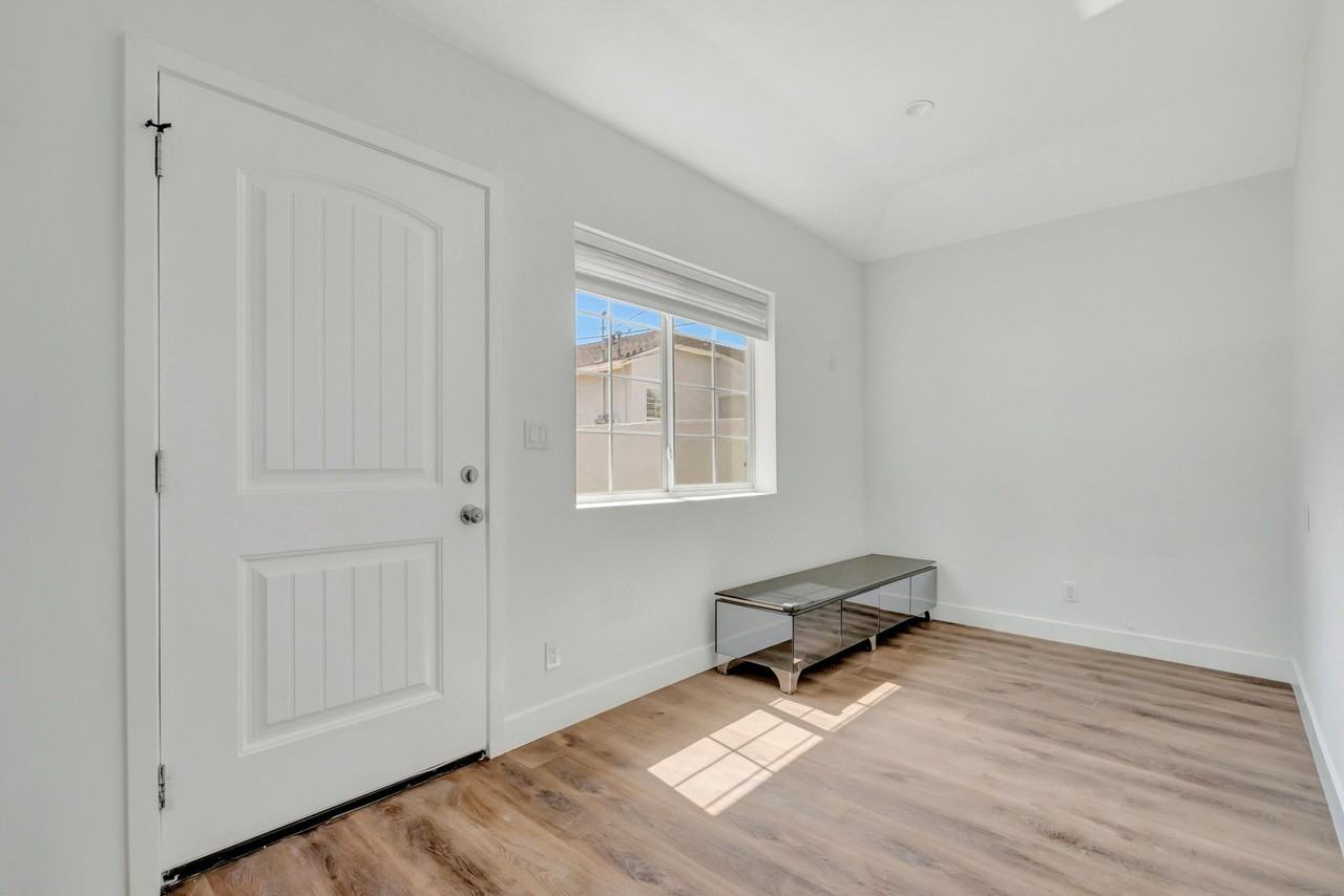 18343 Bessemer St - Photo 6 of 25