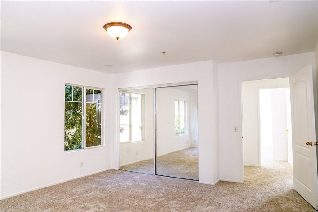 214 Violet Ave - Photo 4 of 24