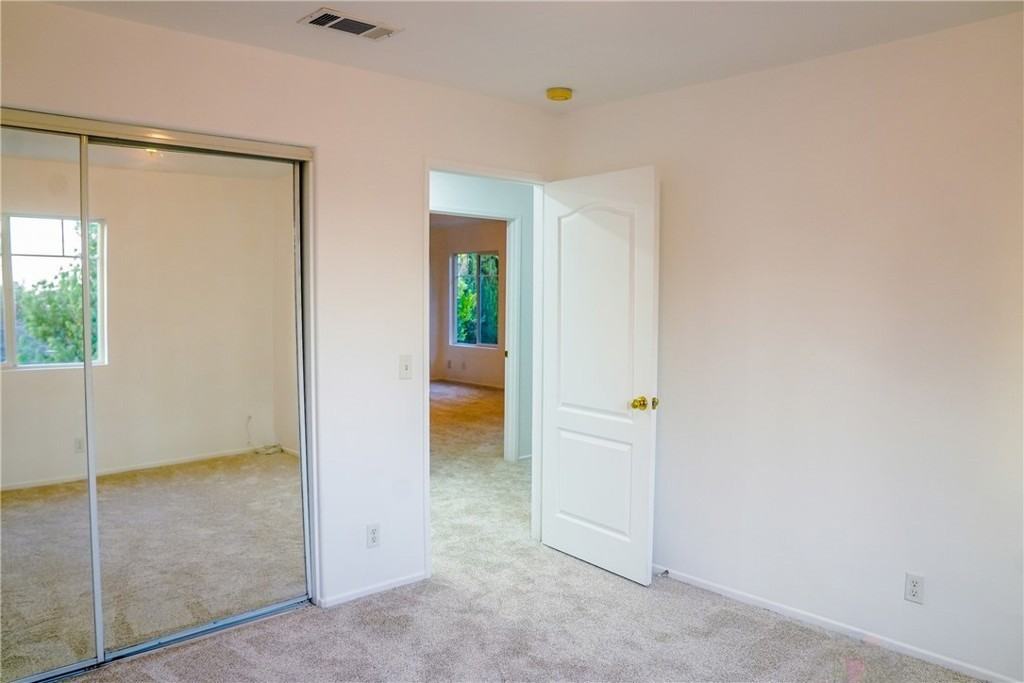 214 Violet Ave - Photo 6 of 24