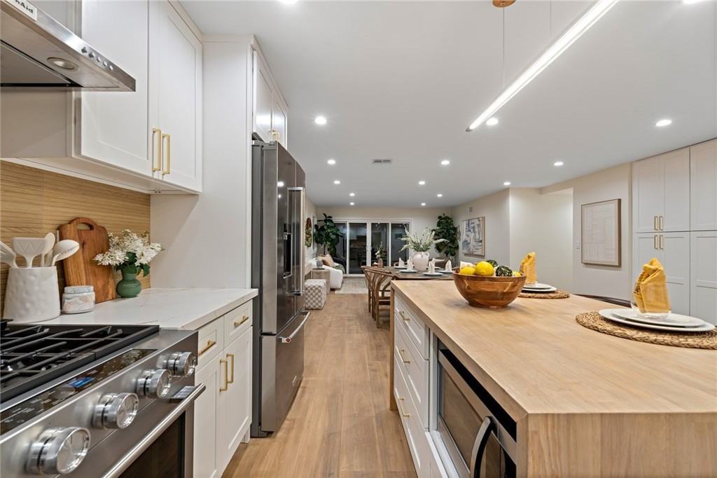 17227 Minnehaha St - Photo 3 of 36