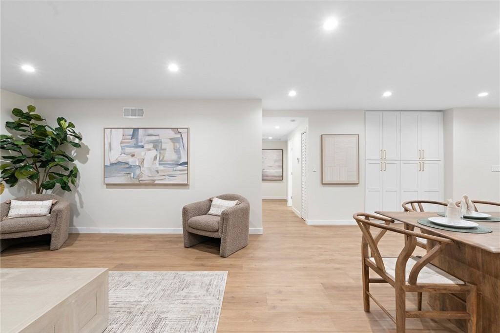 17227 Minnehaha St - Photo 5 of 36