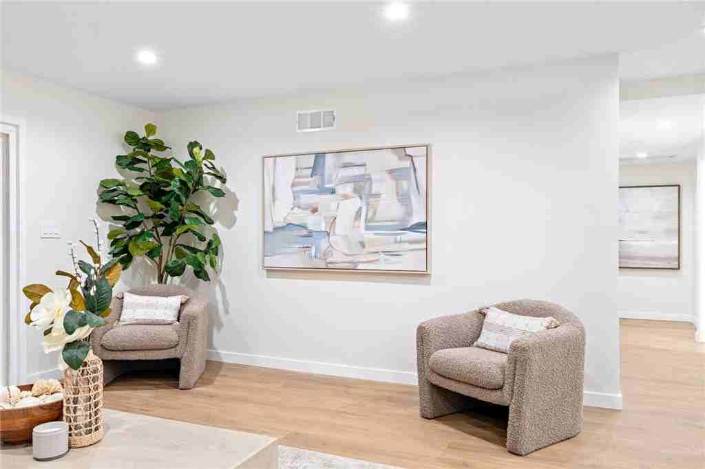 17227 Minnehaha St - Photo 6 of 36