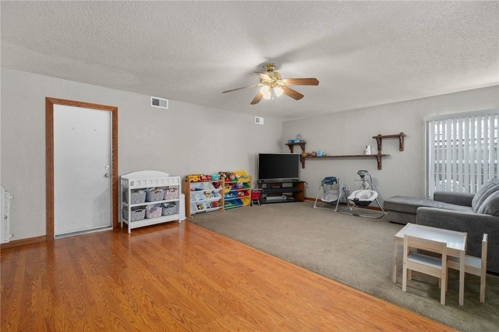 7420 London Ave - Photo 3 of 25