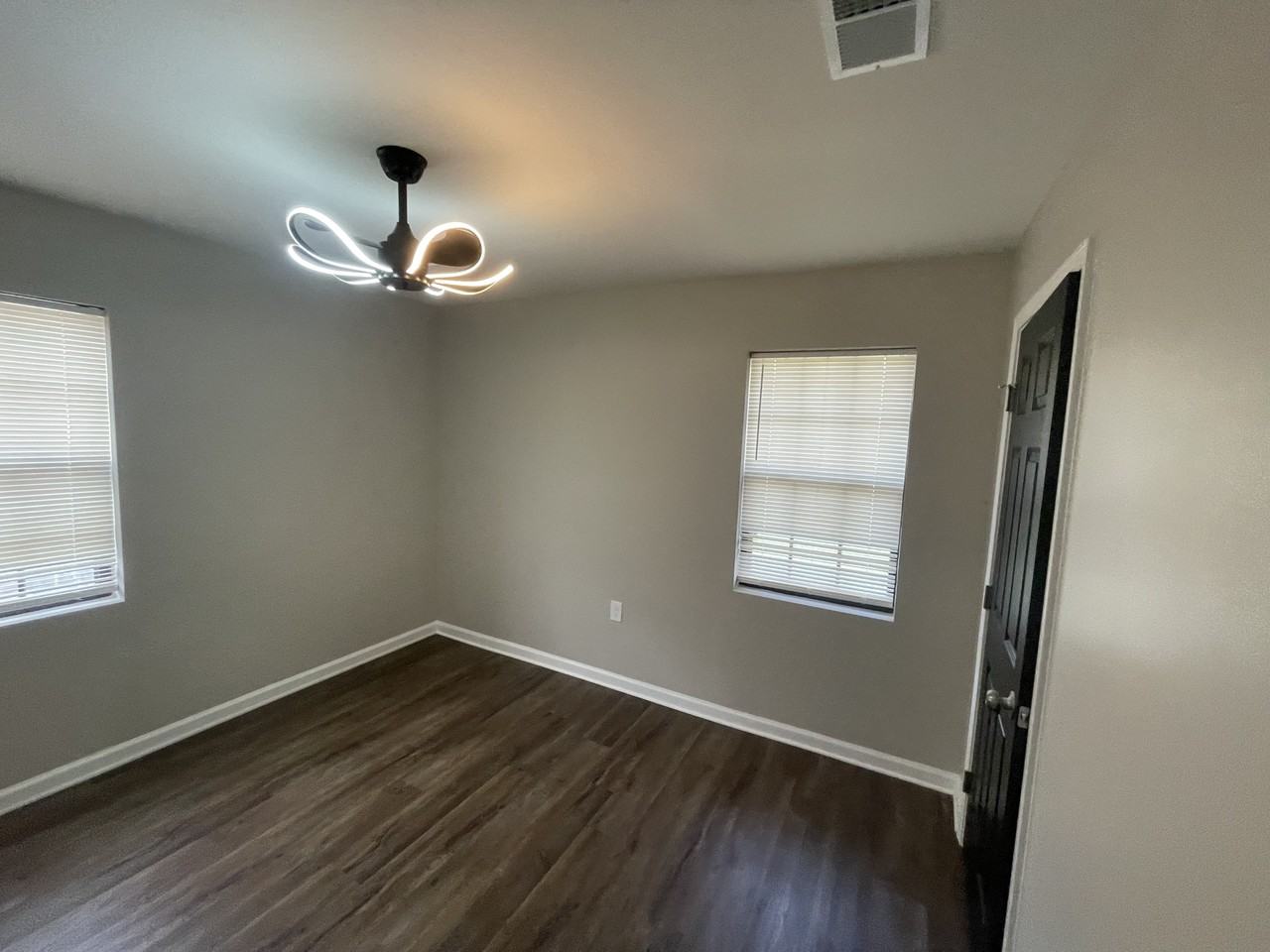 3724 Longmont Dr - Photo 2 of 5