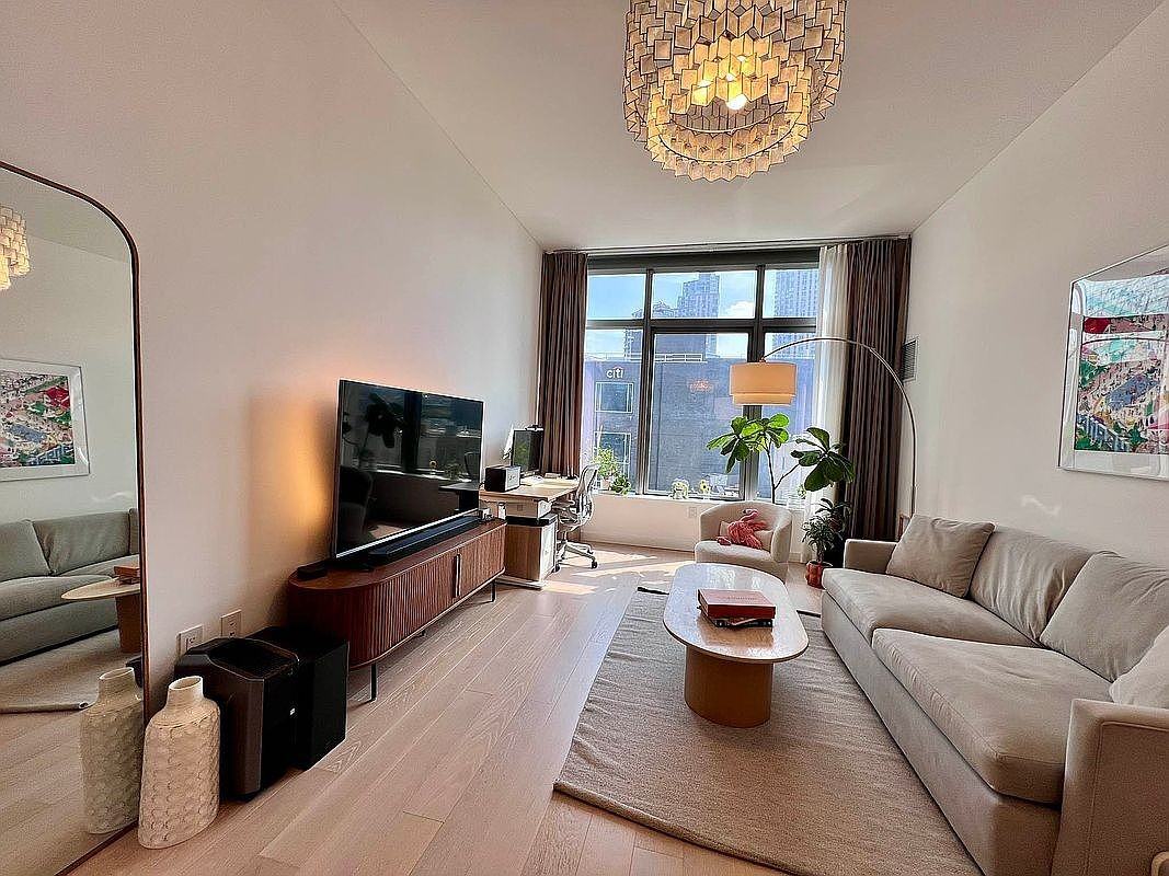 3 Court Sq #313 - Photo 4 of 9