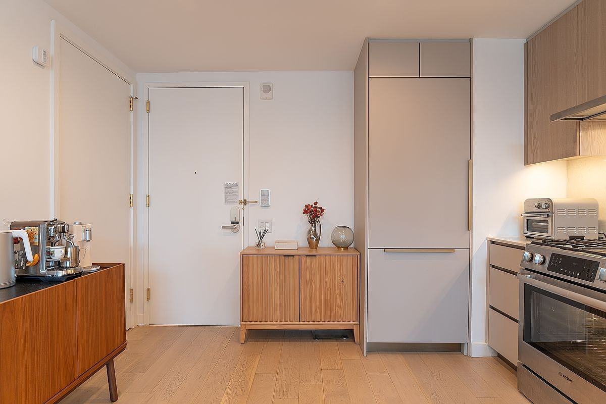 3 Court Sq #313 - Photo 7 of 9