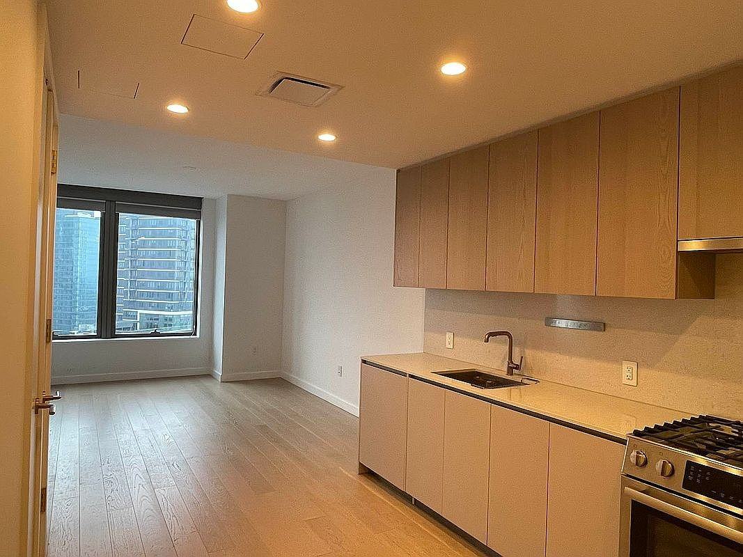 3 Court Sq #4004 - Photo 3 of 9