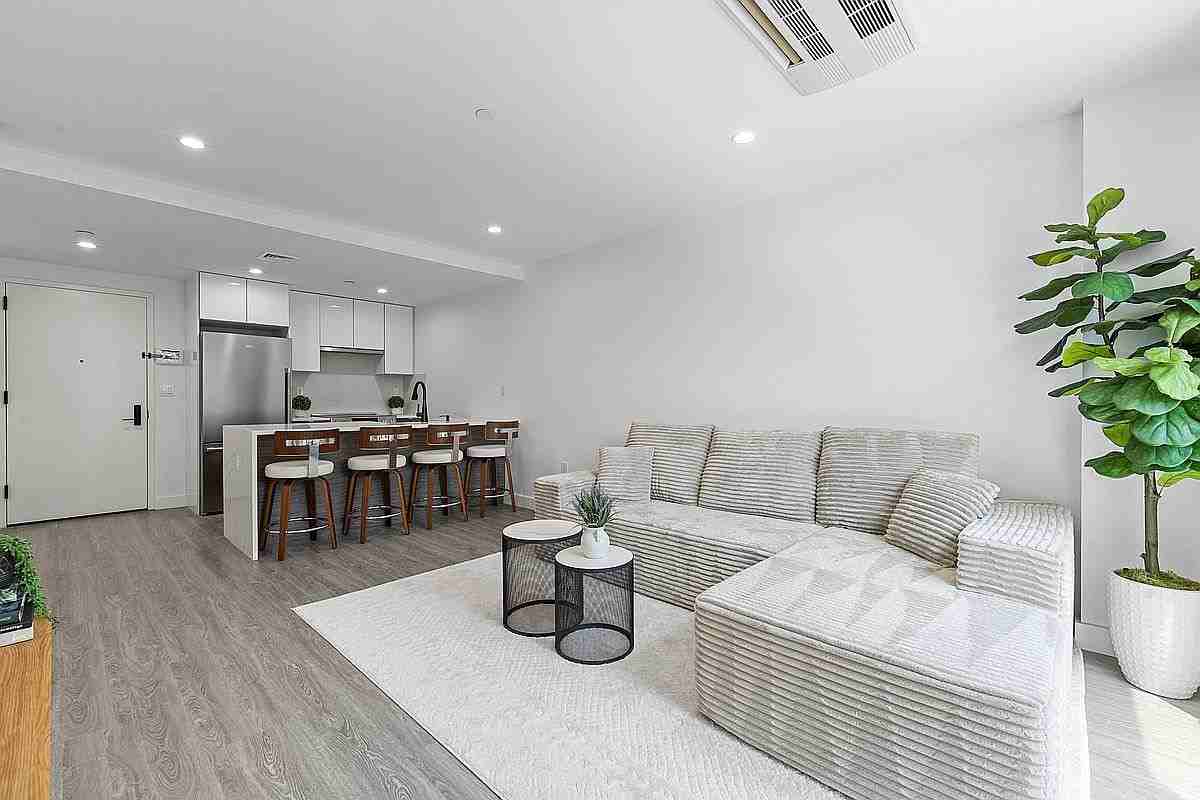 4021 27th St #6A - Photo 4 of 6