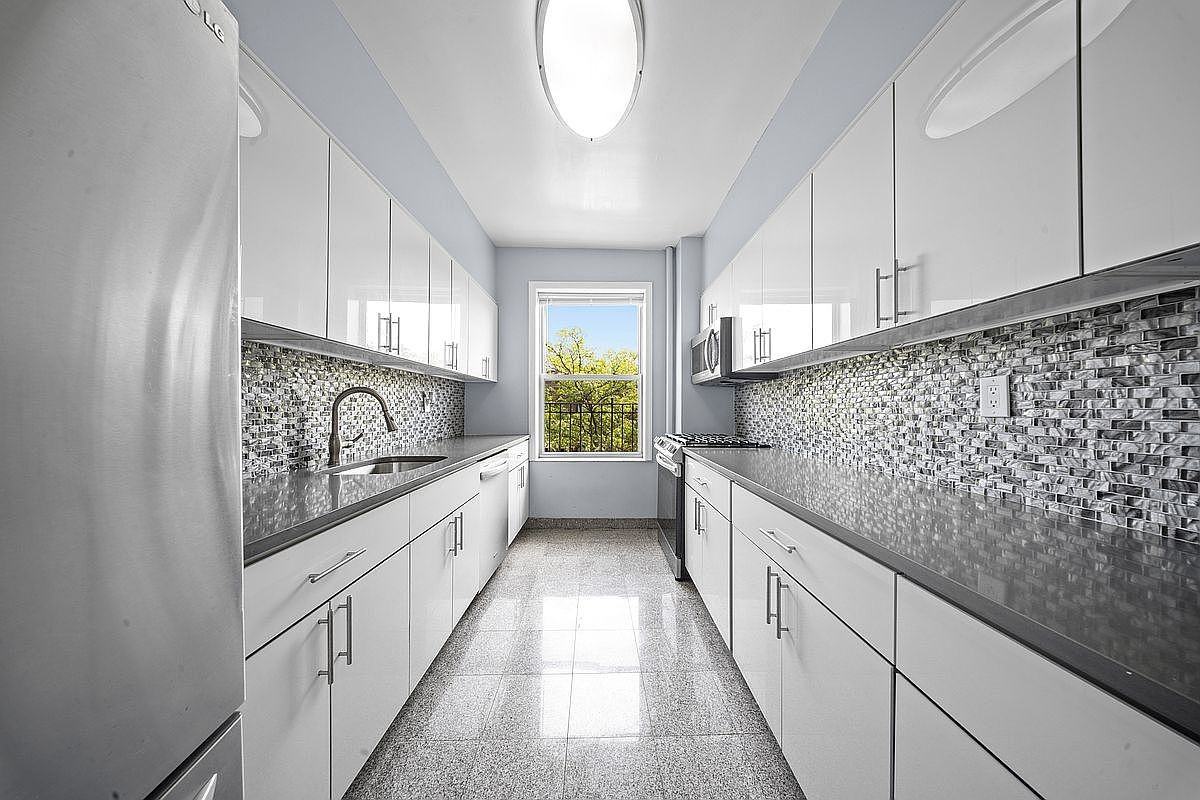 4508 40th St #F32 - Photo 2 of 10