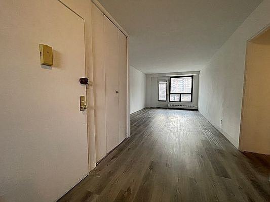 6135 98th St #9L - Photo 2 of 7