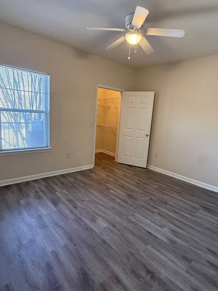 100 Vista Lake Dr #203 - Photo 2 of 8