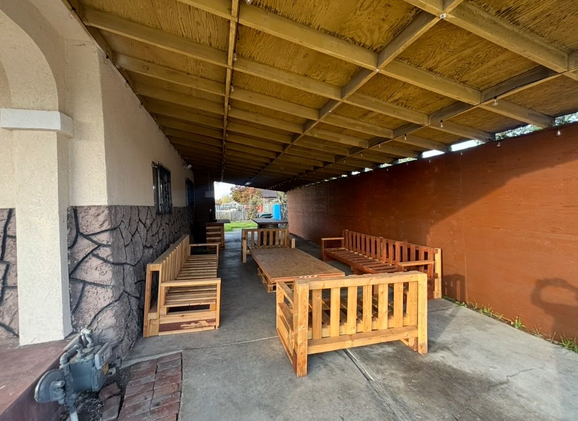 333 W 7th St - Photo 2 of 15