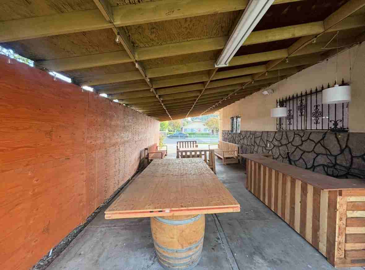 333 W 7th St - Photo 3 of 15