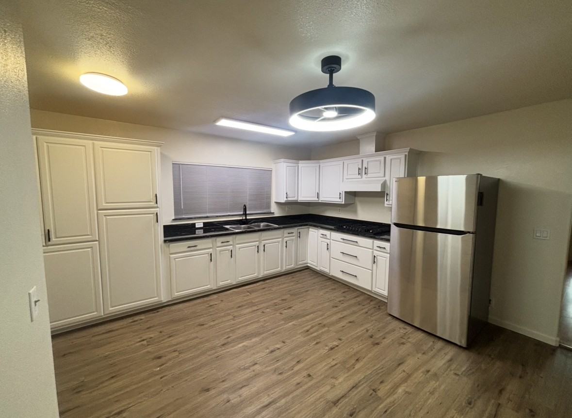 333 W 7th St - Photo 5 of 15