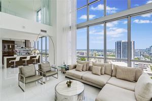 featured image of NE 11th St & Biscayne Blvd
