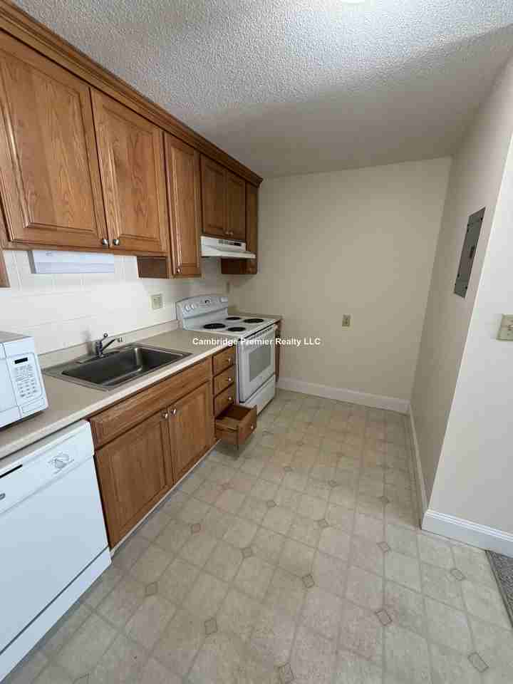 Brattle Dr #11 - Photo 4 of 10