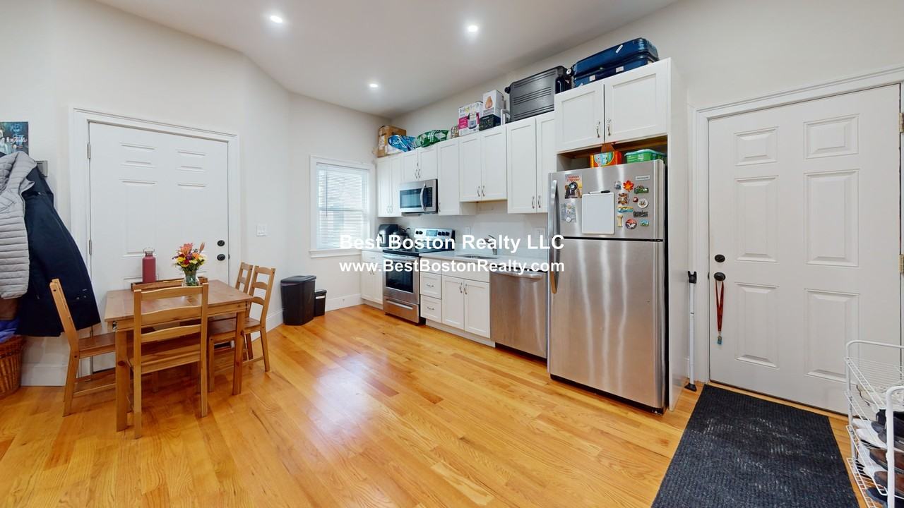 313 Hurley St #1 - Photo 2 of 10