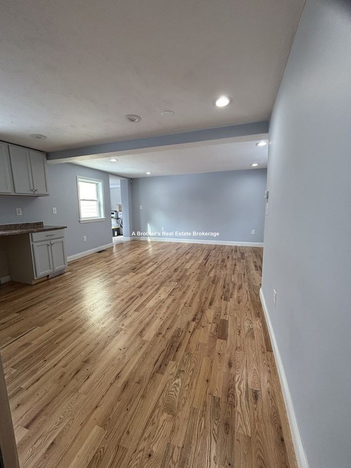 15 Buckingham St #A - Photo 2 of 11