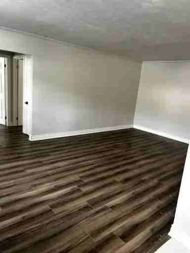 326 Saguenay Ave - Photo 4 of 9