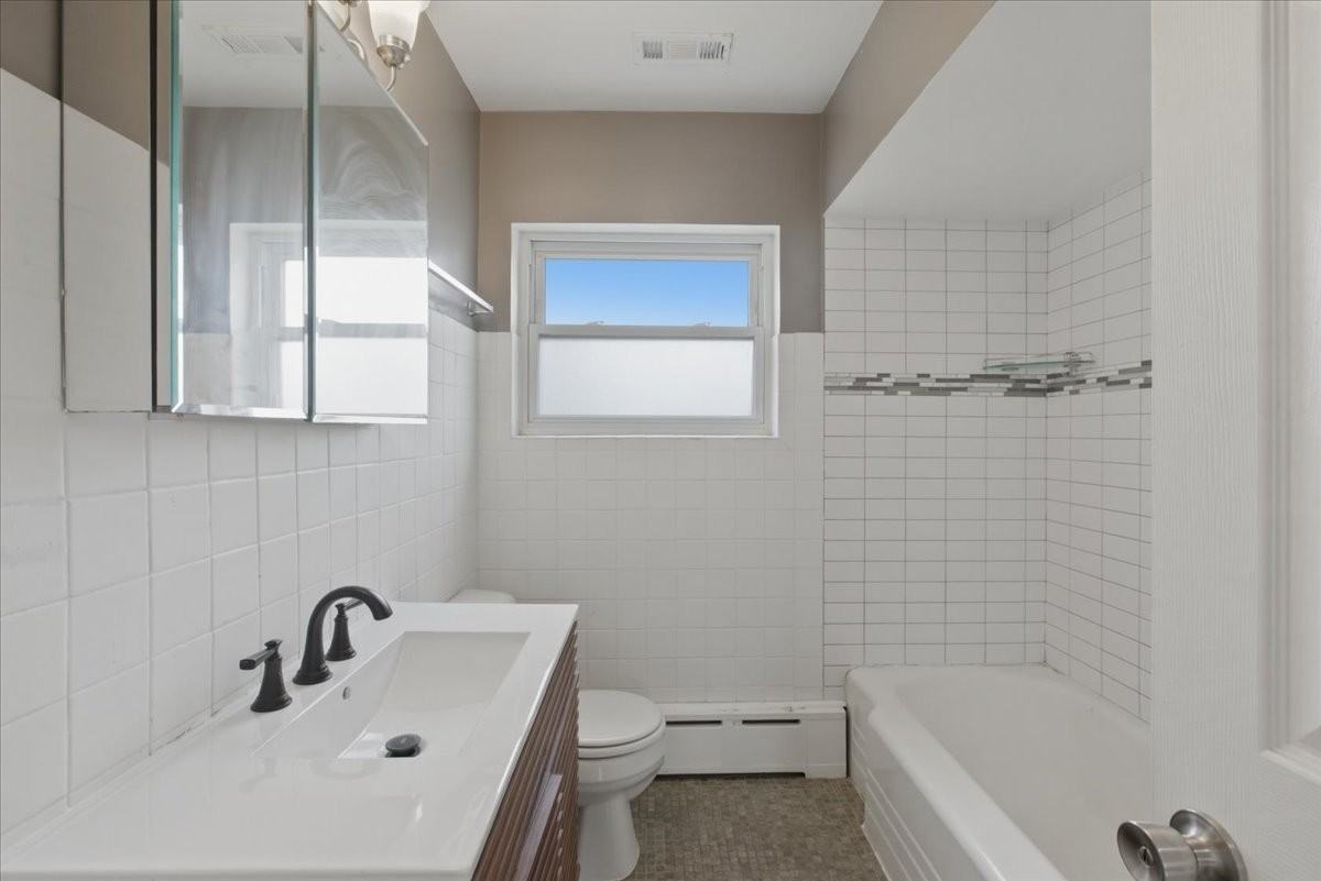 3018 N Whipple St #2 - Photo 5 of 10