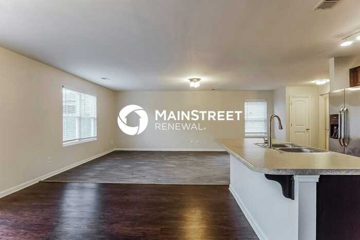 4807 Woodford Cir - Photo 4 of 17