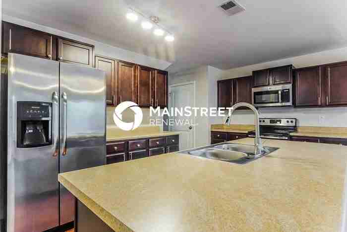 4807 Woodford Cir - Photo 5 of 17