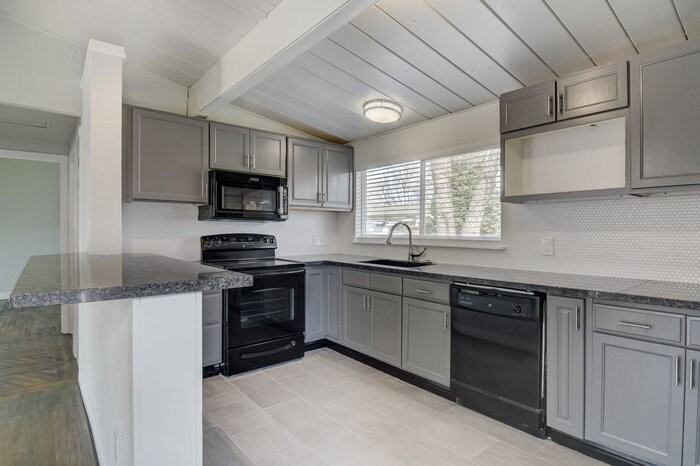 918 S Arcadia St - Photo 6 of 18