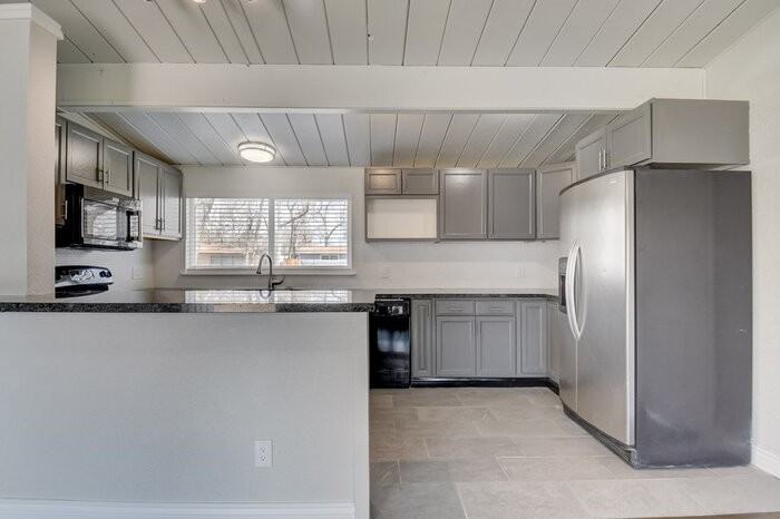 918 S Arcadia St - Photo 7 of 18