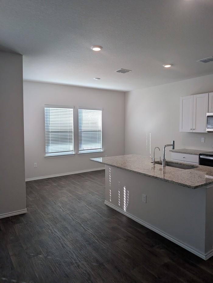 3011 Lindenwood Way - Photo 5 of 15