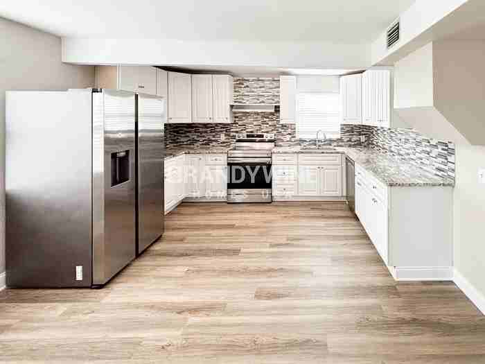 3636 Alabama Ave Ne - Photo 6 of 21