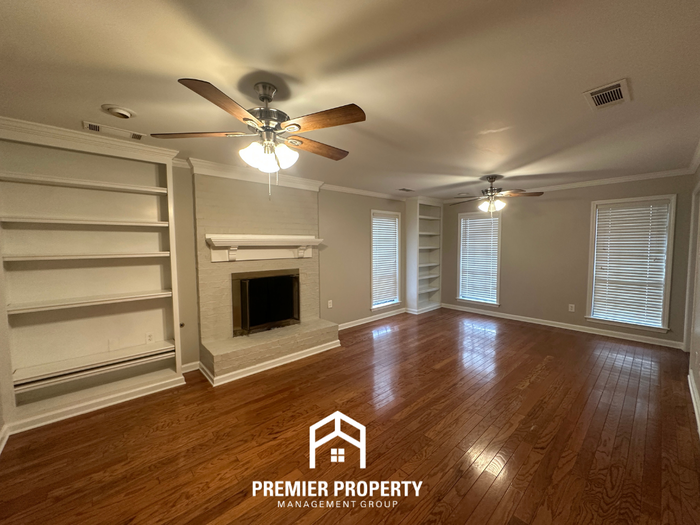 8254 Hardwood Cv - Photo 2 of 24