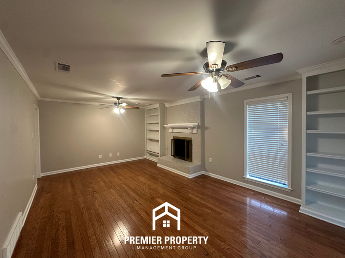 8254 Hardwood Cv - Photo 3 of 24