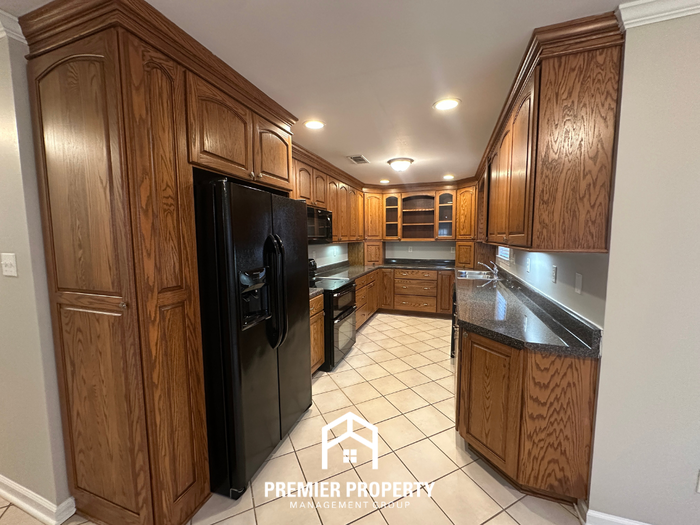 8254 Hardwood Cv - Photo 4 of 24