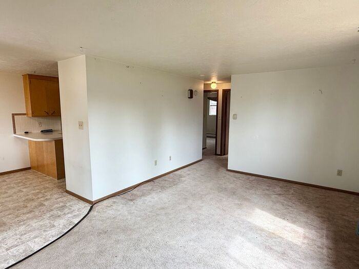 433 W 8th St - Photo 2 of 7
