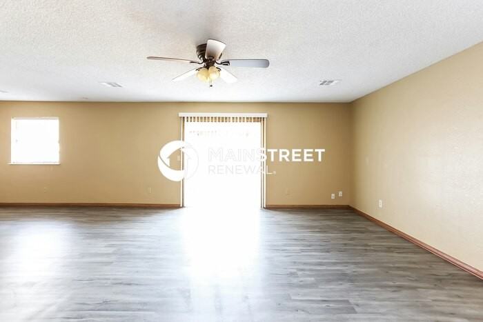 8817 Nw 82nd St - Photo 2 of 16