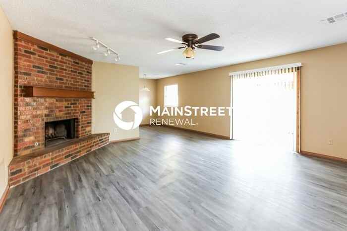8817 Nw 82nd St - Photo 3 of 16