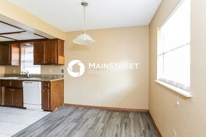8817 Nw 82nd St - Photo 5 of 16
