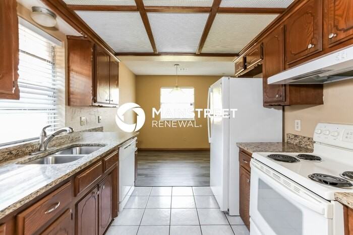 8817 Nw 82nd St - Photo 7 of 16