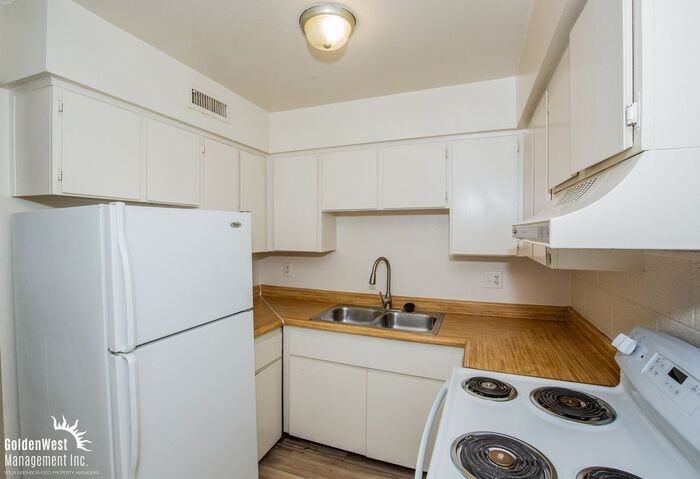 565 S Royal Crest Cir #2 - Photo 5 of 9