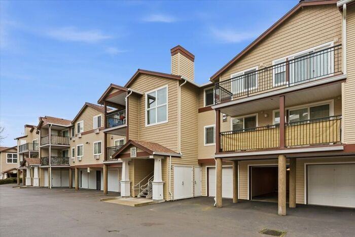 760 Nw 185th Ave #207 - Photo 3 of 38