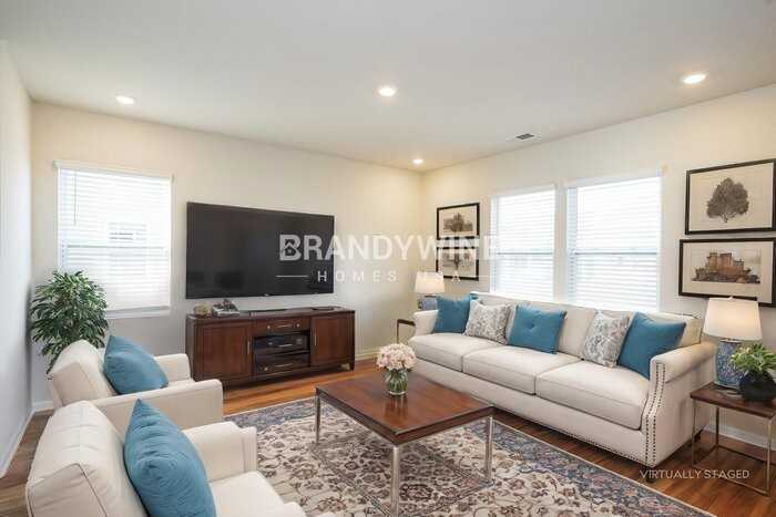 554 Torrey Pines Ln - Photo 3 of 27