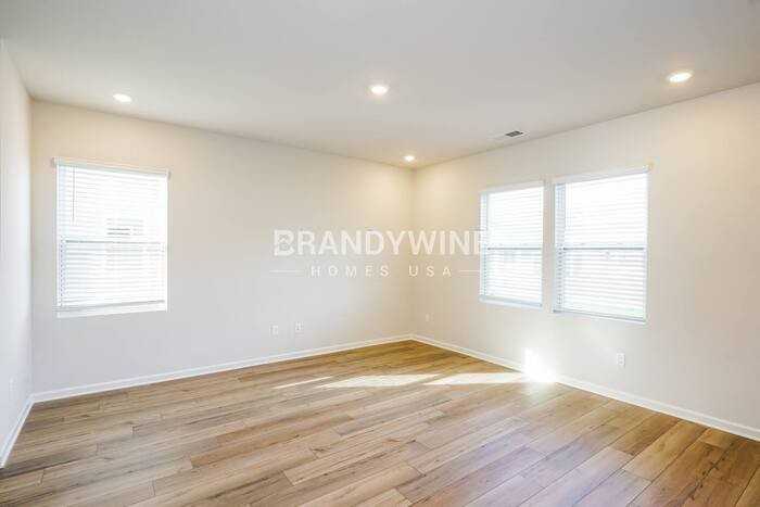 554 Torrey Pines Ln - Photo 4 of 27