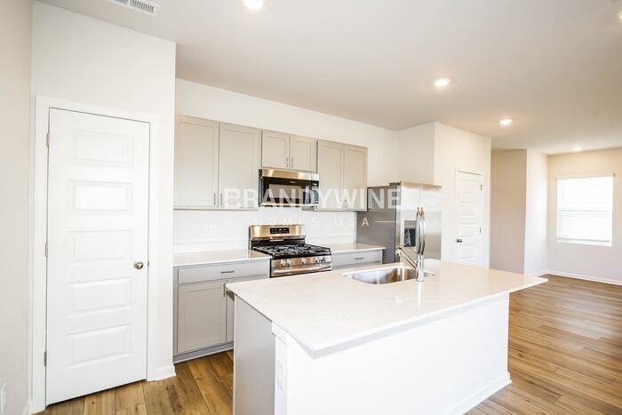 554 Torrey Pines Ln - Photo 7 of 27