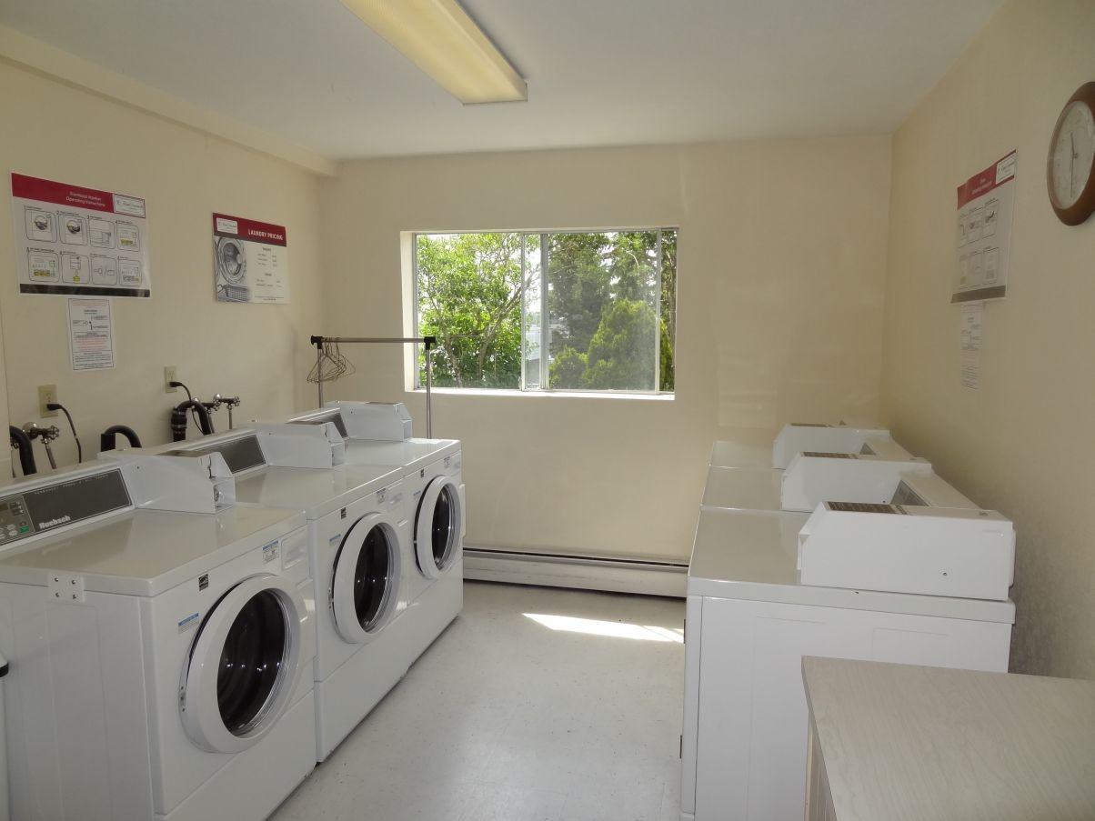 Royal Esquimalt Apartments - Photo 3 of 4