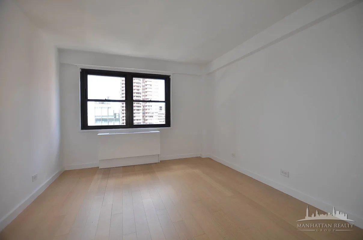 E 39th St #15B - Photo 2 of 5